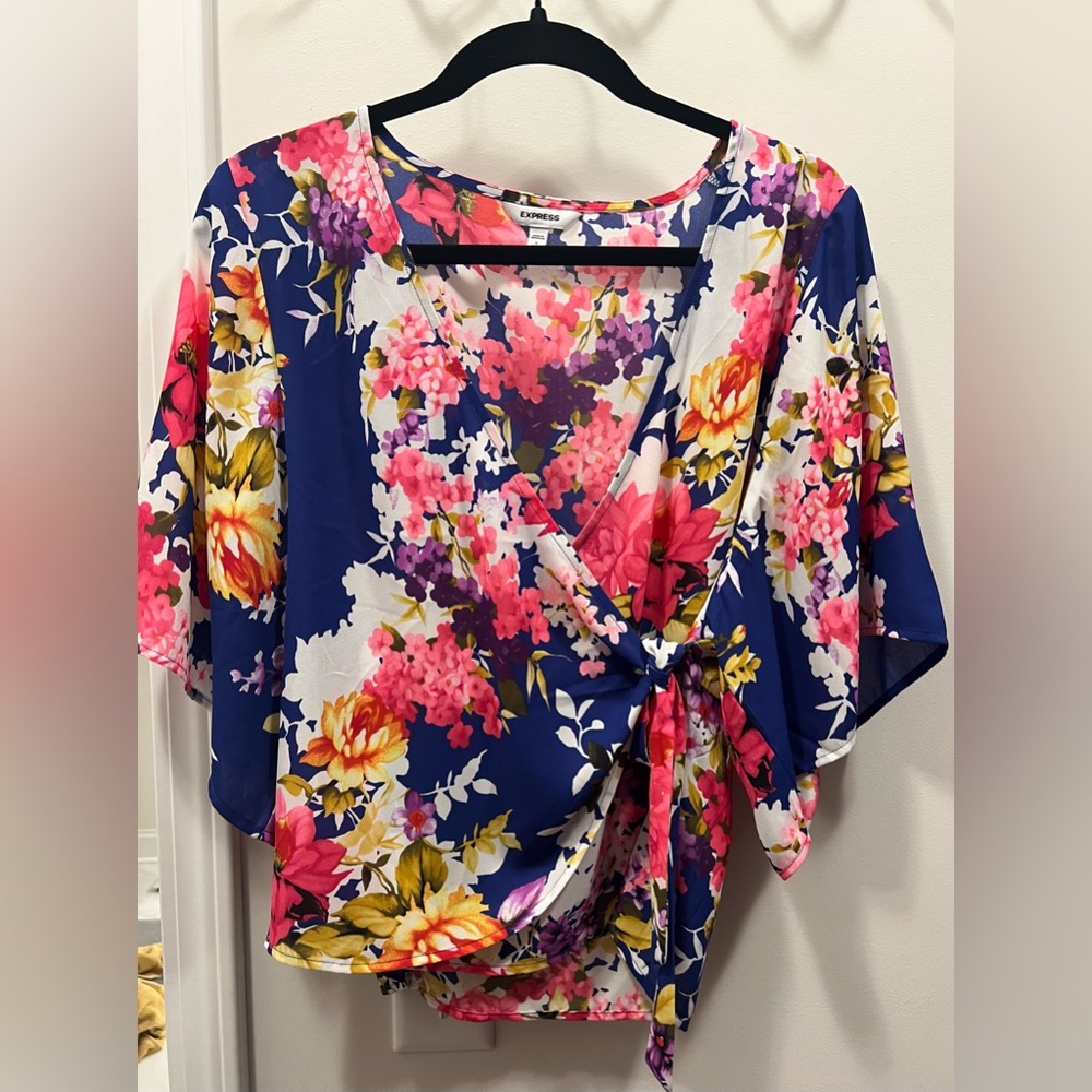 Women’s express floral top